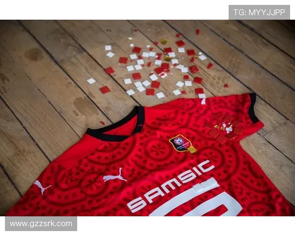 雷恩俱乐部球衣款式与色调历史演变回顾