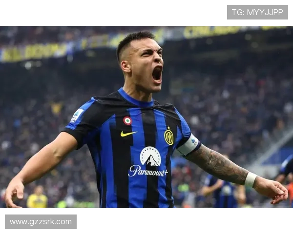 劳塔罗缺席比赛仍与国米队友同行展现团队精神